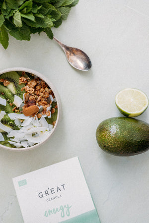 green smoothie bowl with spinach and banana
