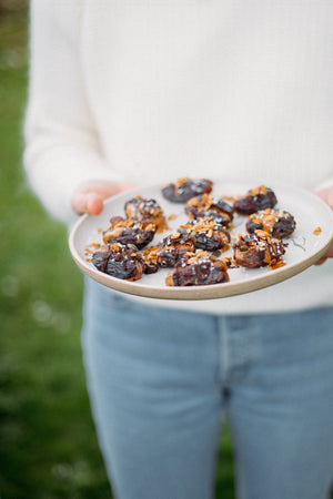 CHEWY DATES • ALMOND BUTTER • CHOCOLATE • SEA SALT • GR'EAT GRANOLA