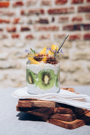 chia pudding with kiwi and mango